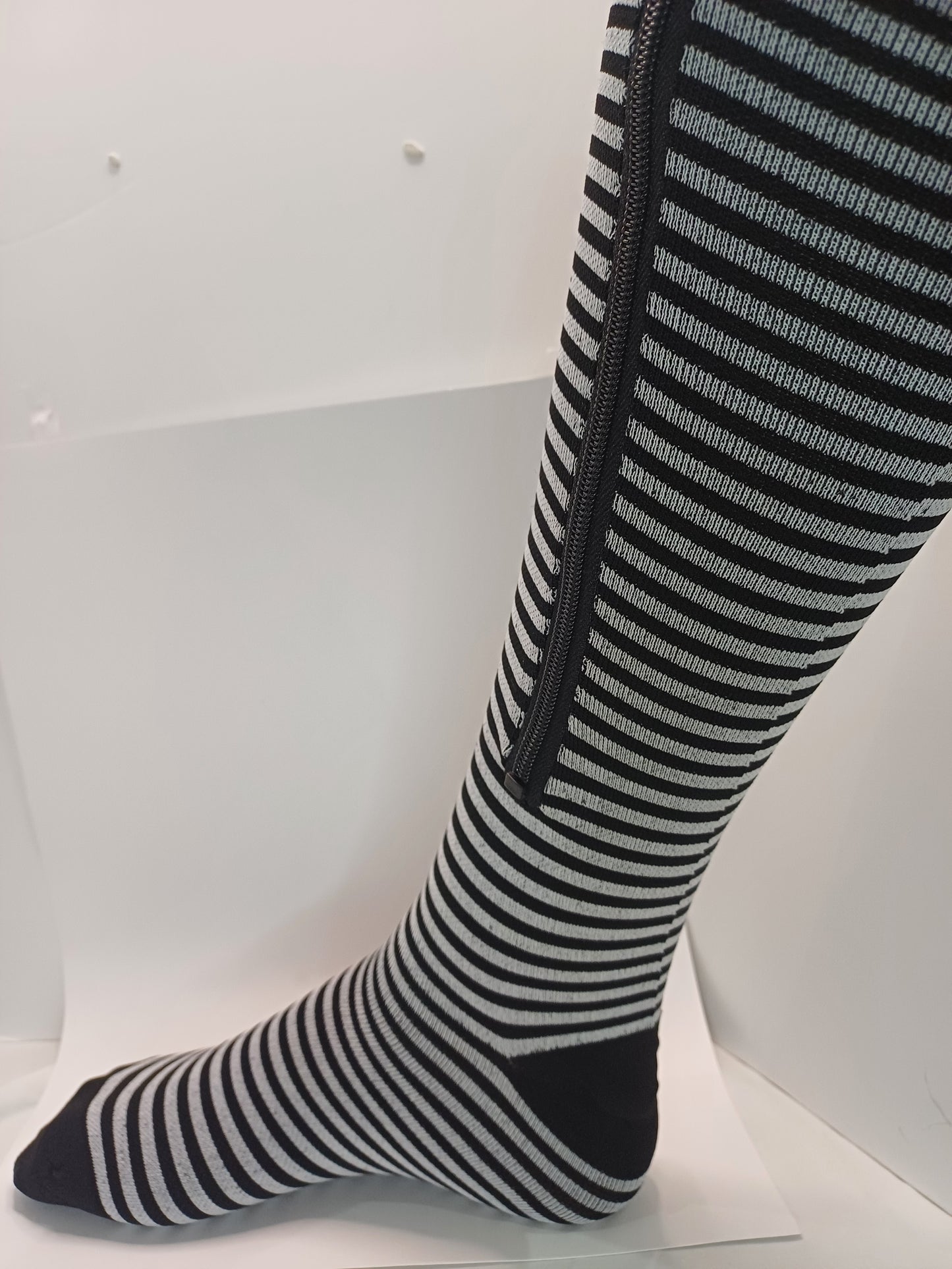Compression socks for runners, diabetics, pregnancy and varicose veins